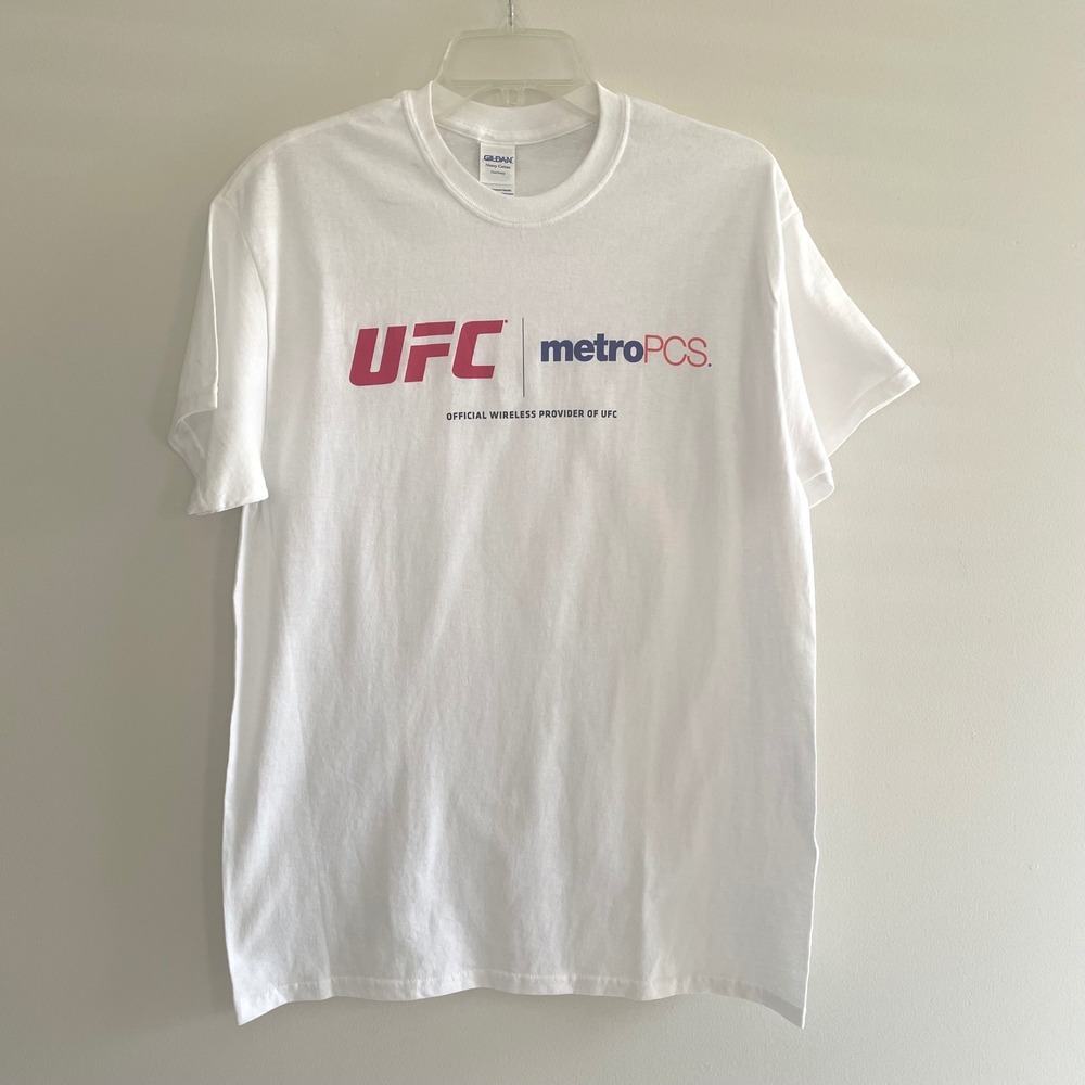 UFC MetroPCS Official Wireless Provider White Graphic T-Shirt Mens Medium Gildan